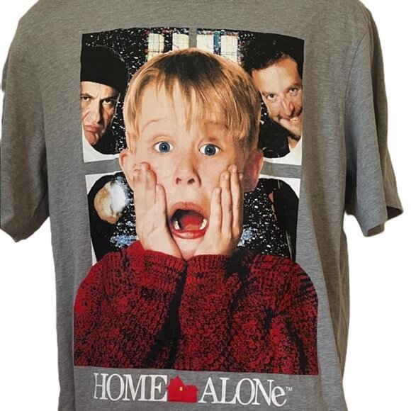 Home Alone 2019  Mccauley Caukin Christmas Graphic Tee, M - Picture 2 of 4